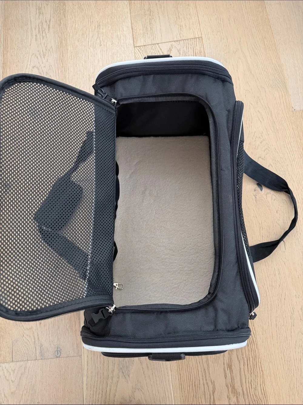 Black and White Mesh Pet Carrier (small 11x28inches)